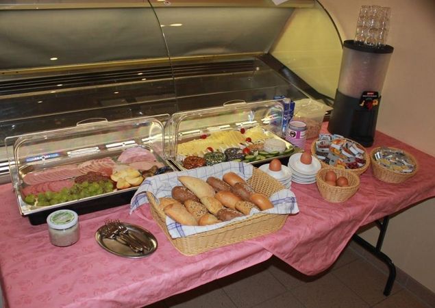 Café & Gästehaus "INNFernow" - Frühstücksbuffet Café & Gästehaus "INNFernow" - Frühstücksbuffet