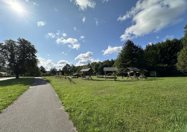 Radweg am Rastplatz Reiersdorf, Foto: Alena Lampe, Lizenz: TMU GmbH Radweg am Rastplatz Reiersdorf, Foto: Alena Lampe, Lizenz: TMU GmbH