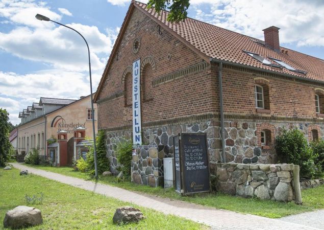 Künstlerhof Roofensee in Menz, Foto: TMB-Fotoarchiv/Steffen Lehmann Künstlerhof Roofensee in Menz, Foto: TMB-Fotoarchiv/Steffen Lehmann