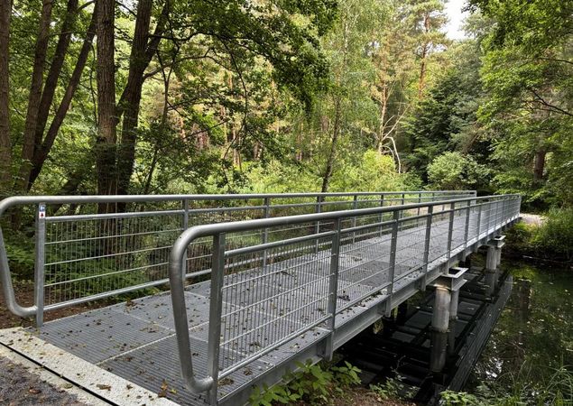 Neue Brücke am Stechlin, in Höhe des Kernkraftwerks, Foto: Jörg Bartz, Lizenz: Brandenburgische Seenplatte GmbH