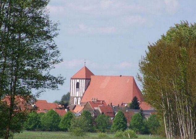 Die weithin sichtbare Stadtkirche St. Peter und Paul in Wusterhausen / Dosse, Foto: Elke Schmiele Die weithin sichtbare Stadtkirche St. Peter und Paul in Wusterhausen / Dosse, Foto: Elke Schmiele