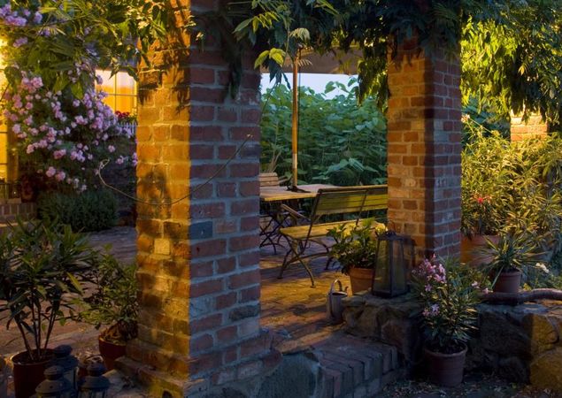 Verwunschene Sitzecke in Theo's Gartencafé, Foto: M. Haddenhorst, Lizenz: M. Haddenhorst