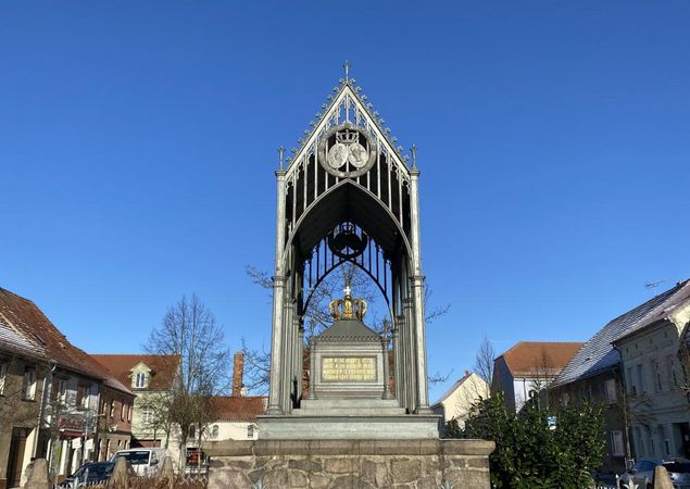 Treffpunkt am Luisendenkmal, Foto: Liepner Treffpunkt am Luisendenkmal, Foto: Liepner