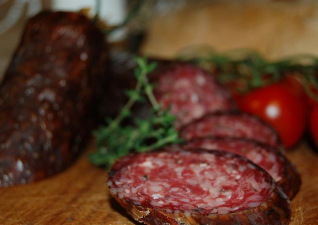 Salami vom Bergsdorfer Wiesenrind, Foto: Agrar GmbH Bergsdorf, Foto: Agrar GmbH Bergsdorf Salami vom Bergsdorfer Wiesenrind, Foto: Agrar GmbH Bergsdorf, Foto: Agrar GmbH Bergsdorf