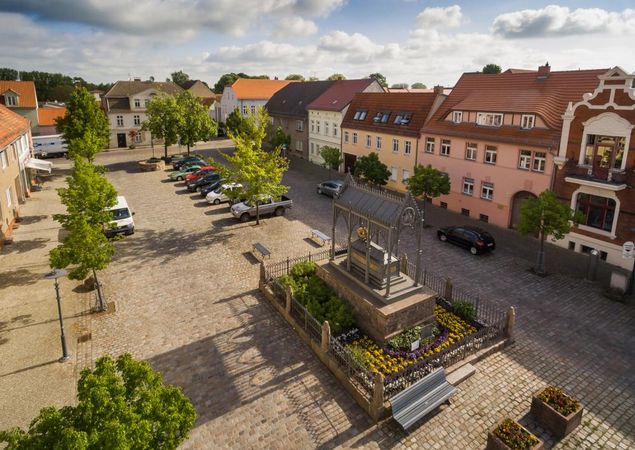 Königin-Luise-Denkmal auf dem Schinkelplatz in Gransee, Foto: Thomas Rosenthal, Lizenz: REGiO-Nord mbH Königin-Luise-Denkmal auf dem Schinkelplatz in Gransee, Foto: Thomas Rosenthal, Lizenz: REGiO-Nord mbH