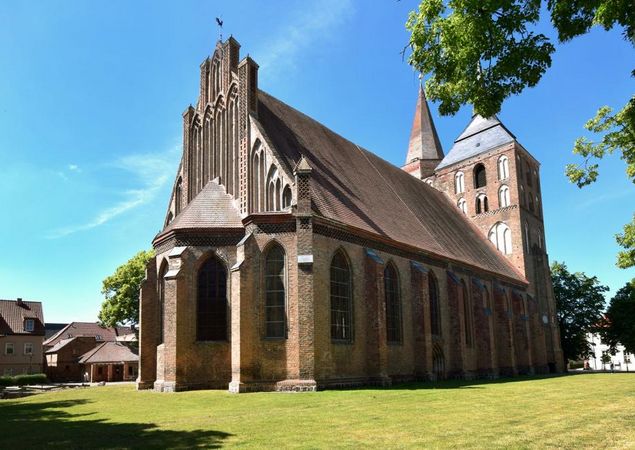 St. Marien-Kirche Gransee – Außenansicht, Foto: Anke Treichel, Lizenz: Regio-Nord