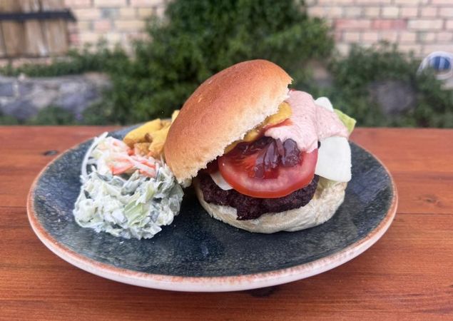 Gut Boltenhof - Burger frisch aus der Weideküche, Foto: Andrea Riest, Lizenz: Gut Boltenhof Inh. Jan-Uwe Riest