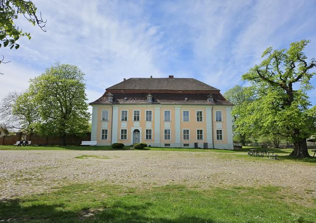 Gut Zernikow, Foto: Jannika Olesch, Lizenz: Tourismusverband Ruppiner Seenland e. V. Gut Zernikow, Foto: Jannika Olesch, Lizenz: Tourismusverband Ruppiner Seenland e. V.