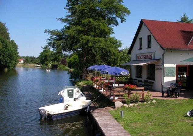Gaststätte Bootshaus an der Havel 1, Foto: Fred Bandelow Gaststätte Bootshaus an der Havel 1, Foto: Fred Bandelow