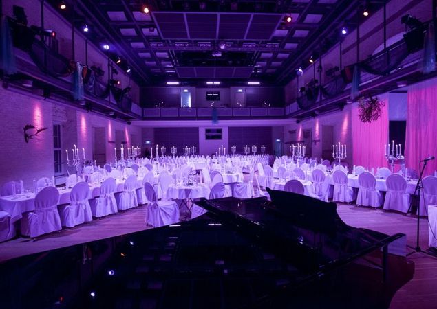 Silvesterball im Schlosstheater, Foto: Uwe Hauth, Lizenz: Uwe Hauth Silvesterball im Schlosstheater, Foto: Uwe Hauth, Lizenz: Uwe Hauth