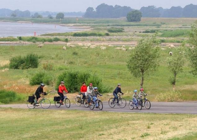 An der Elbe, Foto: Corporate Art, Lizenz: Corporate Art An der Elbe, Foto: Corporate Art, Lizenz: Corporate Art