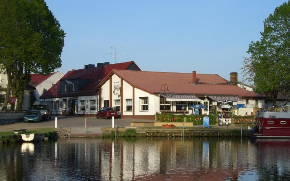 Liegeplatz am Gasthaus "Zur Fähre", Foto: Robert Tartsch