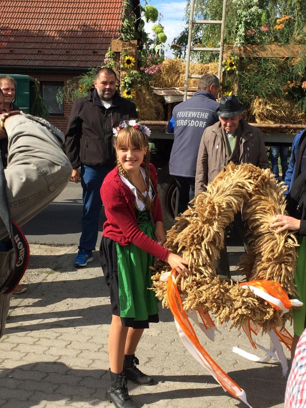 Erntefest bei der Agrar GmbH Bergsdorf, Foto: Agrar GmbH Bergsdorf, Foto: Agrar GmbH Bergsdorf Erntefest bei der Agrar GmbH Bergsdorf, Foto: Agrar GmbH Bergsdorf, Foto: Agrar GmbH Bergsdorf
