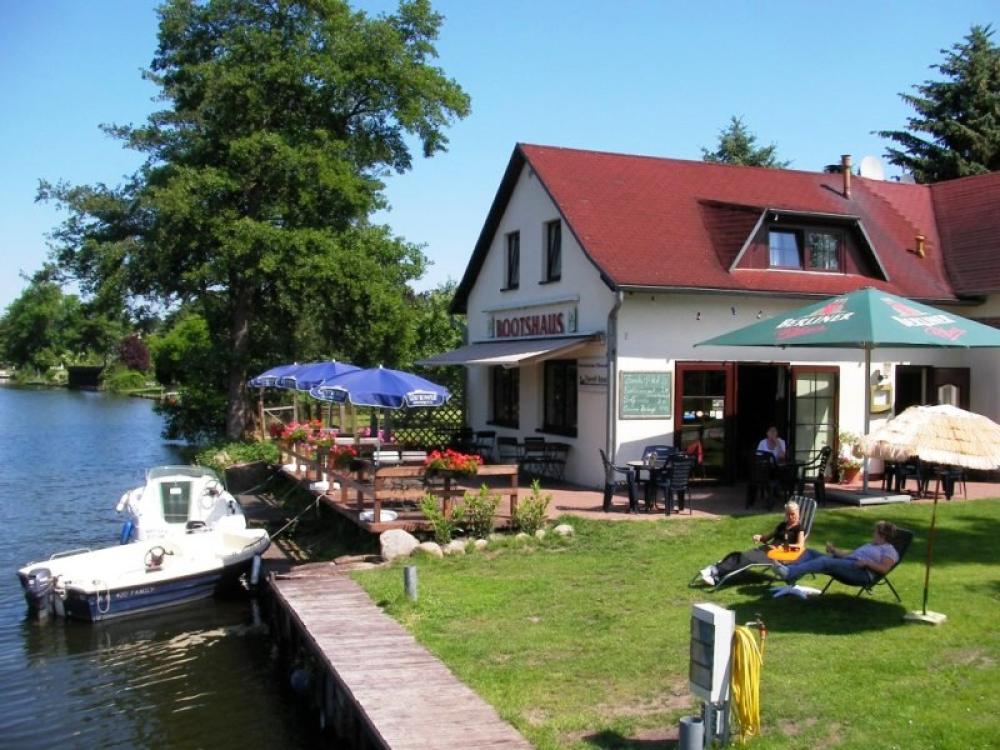 Gaststätte Bootshaus an der Havel 2, Foto: Fred Bandelow Gaststätte Bootshaus an der Havel 2, Foto: Fred Bandelow
