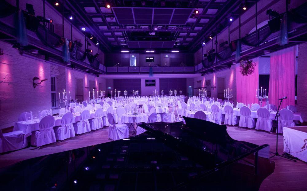 Silvesterball im Schlosstheater, Foto: Uwe Hauth, Lizenz: Uwe Hauth Silvesterball im Schlosstheater, Foto: Uwe Hauth, Lizenz: Uwe Hauth