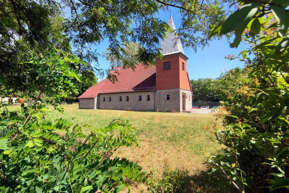 Kirche Außenansicht, Foto: Anke Treichel, Lizenz: REGiO-Nord mbH