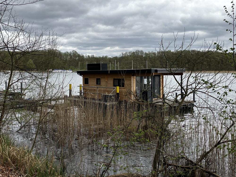 Badestelle mit Bootsanleger in Pian, Foto: Jörg Bartz, Lizenz: TV Ruppiner Seenland e.V. Badestelle mit Bootsanleger in Pian, Foto: Jörg Bartz, Lizenz: TV Ruppiner Seenland e.V.