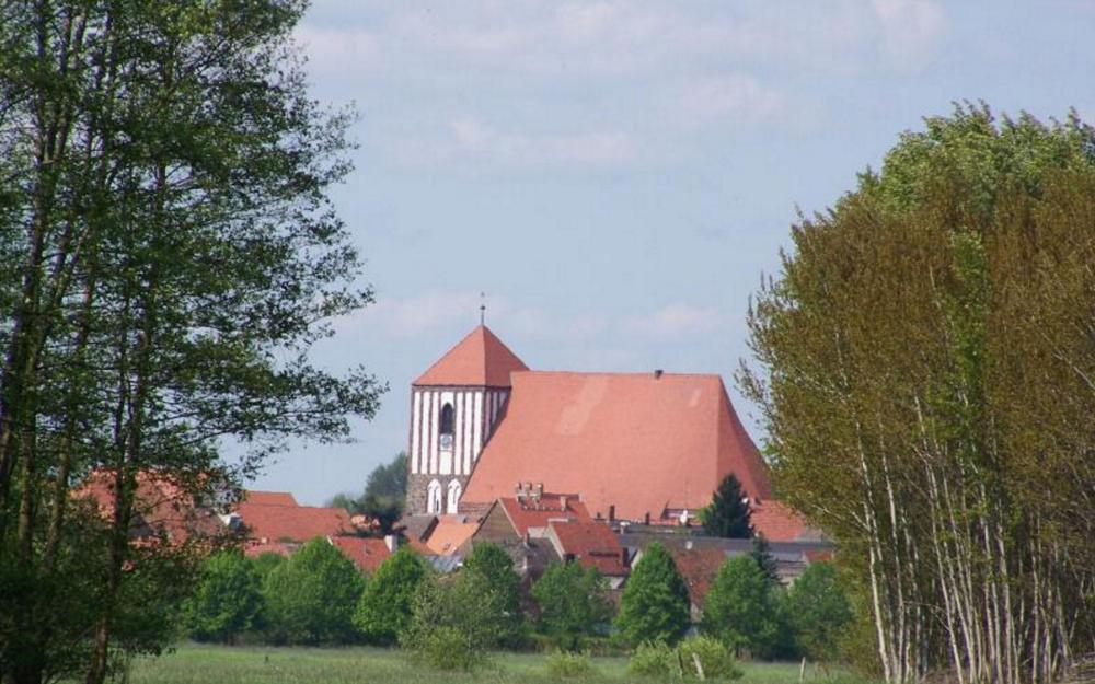 Die weithin sichtbare Stadtkirche St. Peter und Paul in Wusterhausen / Dosse, Foto: Elke Schmiele Die weithin sichtbare Stadtkirche St. Peter und Paul in Wusterhausen / Dosse, Foto: Elke Schmiele