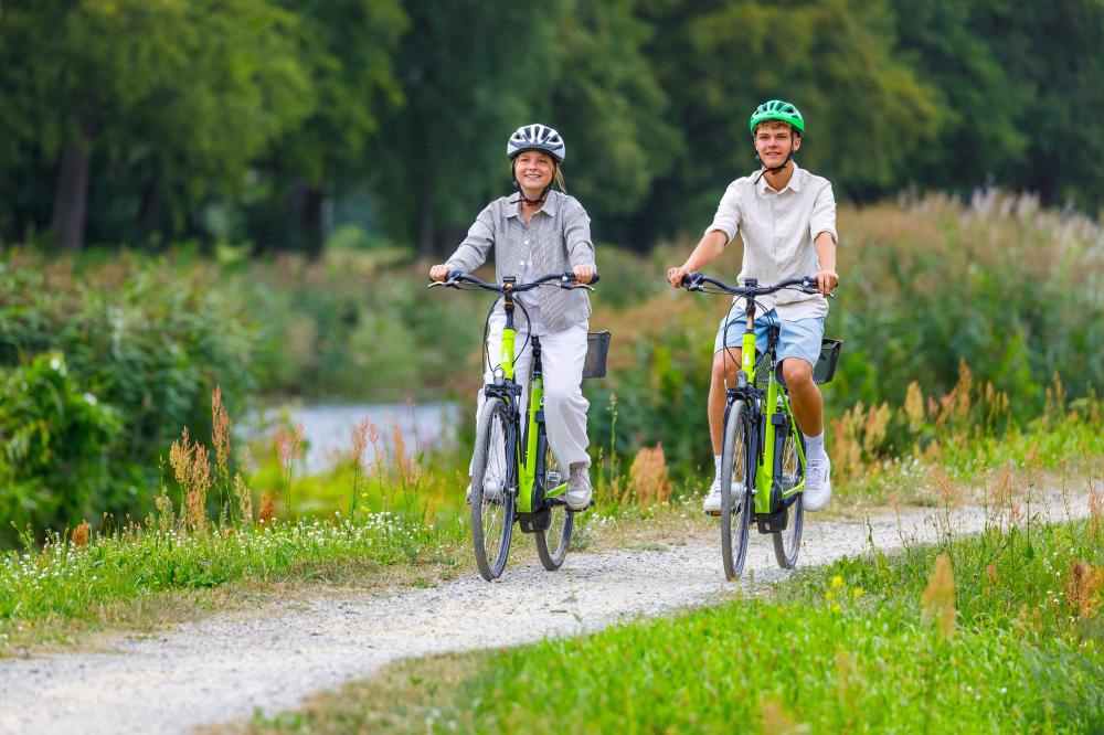 Radler an der Schwarzen Elster, Foto: LKEE_Andreas Franke, Lizenz: LKEE_Andreas Franke Radler an der Schwarzen Elster, Foto: LKEE_Andreas Franke, Lizenz: LKEE_Andreas Franke