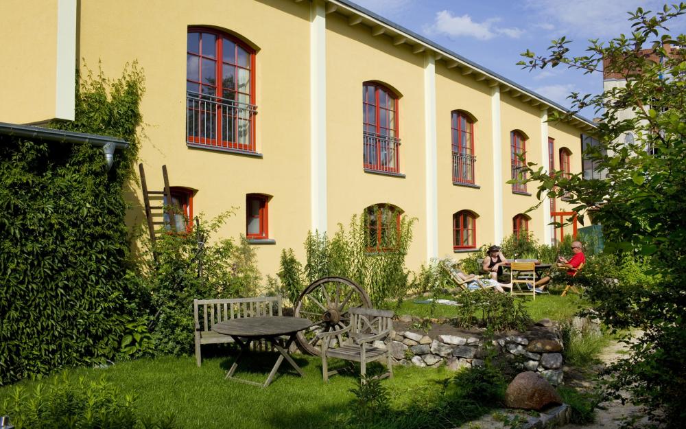 Kulturgasthof "Alte Reederei" - Blick in den Garten, Foto: Michael Wittke, Lizenz: Michael Wittke Kulturgasthof "Alte Reederei" - Blick in den Garten, Foto: Michael Wittke, Lizenz: Michael Wittke